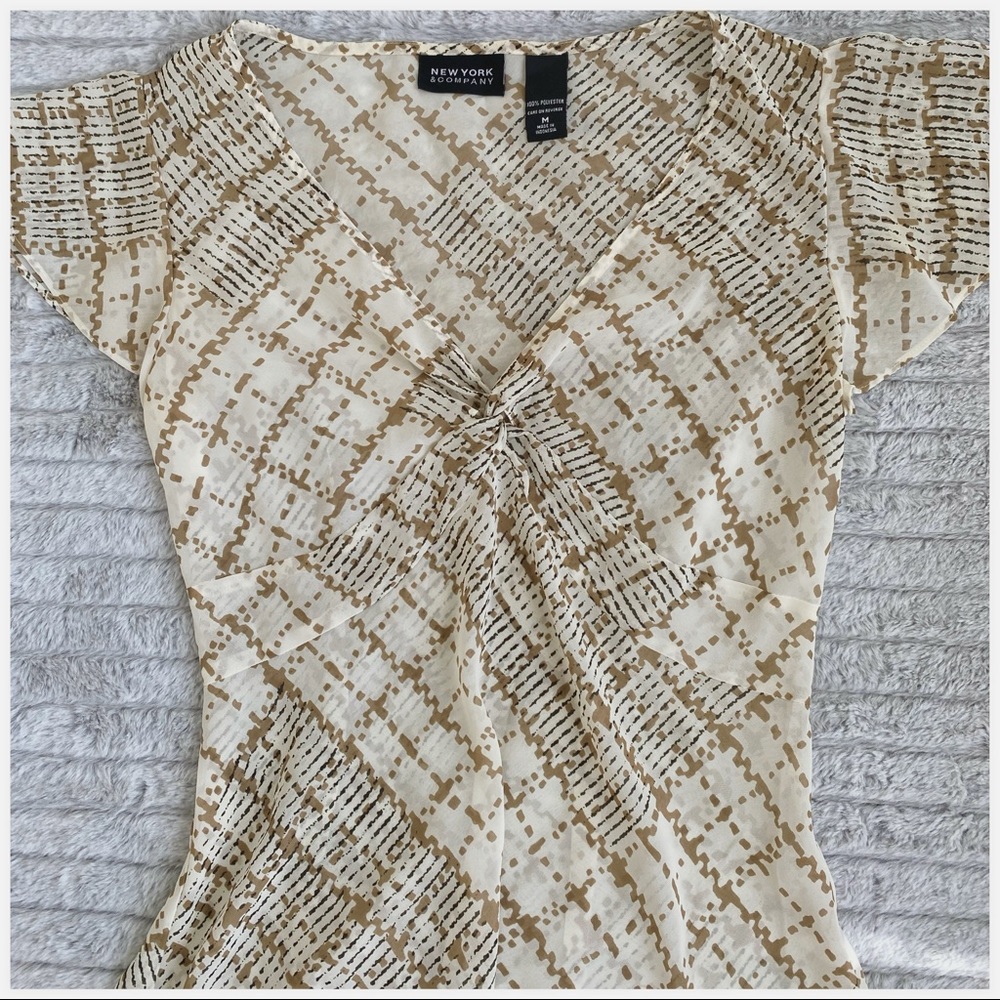 Lightweight Sheer Patterned Blouse - image 3